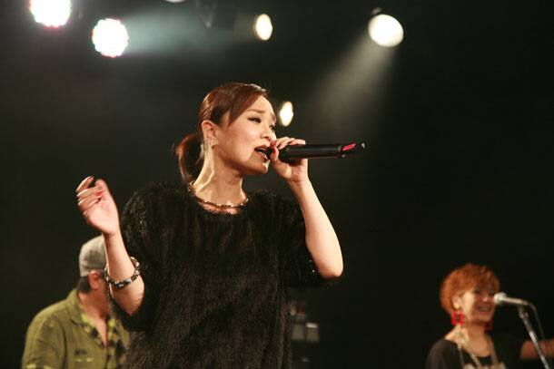 Pushimカバーアルバム曲を熱唱 盟友と一夜限りのコラボ 音楽ナタリー