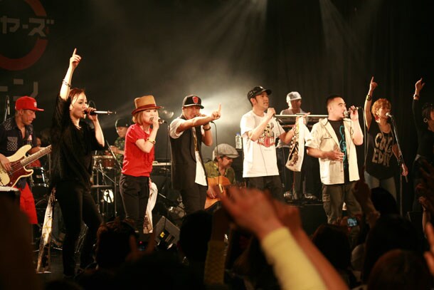 アンコールで集結したPUSHIM、Likkle Mai、MIHIRO～マイロ～、SUPER CRISS（FIRE BALL）、MOOMIN。