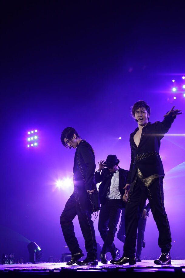 写真は「LIVE TOUR 2012～TONE～」最終公演の様子。