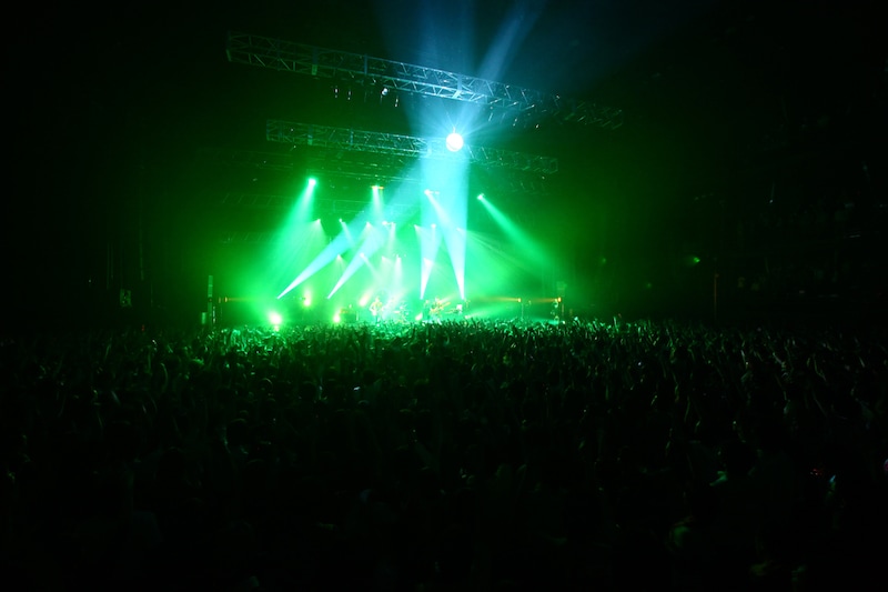 写真は4月19日のライブの様子。