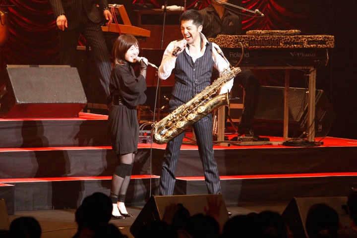 中納良恵と谷中敦。