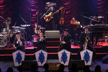 「TOKYO SKA PARADISE ORCHESTRA 2012 TOUR [Walkin']」初日公演の模様。
