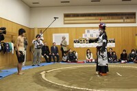 行司を務める閣下。