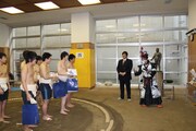 学生たちにエールを贈る閣下。