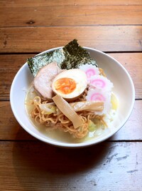 キューン20特別メニュー第3弾はピエール瀧「ラーメン丼」