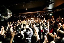 計6回にわたり「DO RORO DERODERO ON DO RORO」を披露した怒髪天。