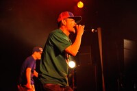 スチャダラパーのステージにゲスト参加したロボ宙。