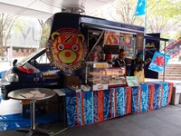 会場にはフードやドリンクを販売する「クローバーの酒場」も。