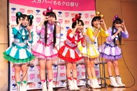 「ということで皆さん、寝不足にご注意を！」のポーズ。撮影陣のためにしばらくストップモーションをとるサービス精神旺盛な5人。