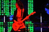 今週の人気の画像8位は「L'Arc-en-Ciel初シンガポール公演で地元ファン熱狂」より、ken。