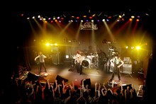 「CASCADE presents『VIVA！ROCK'A FIELD』」でのCASCADEのステージ。