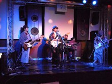 ストラト☆ダンサーズミニライブの様子。