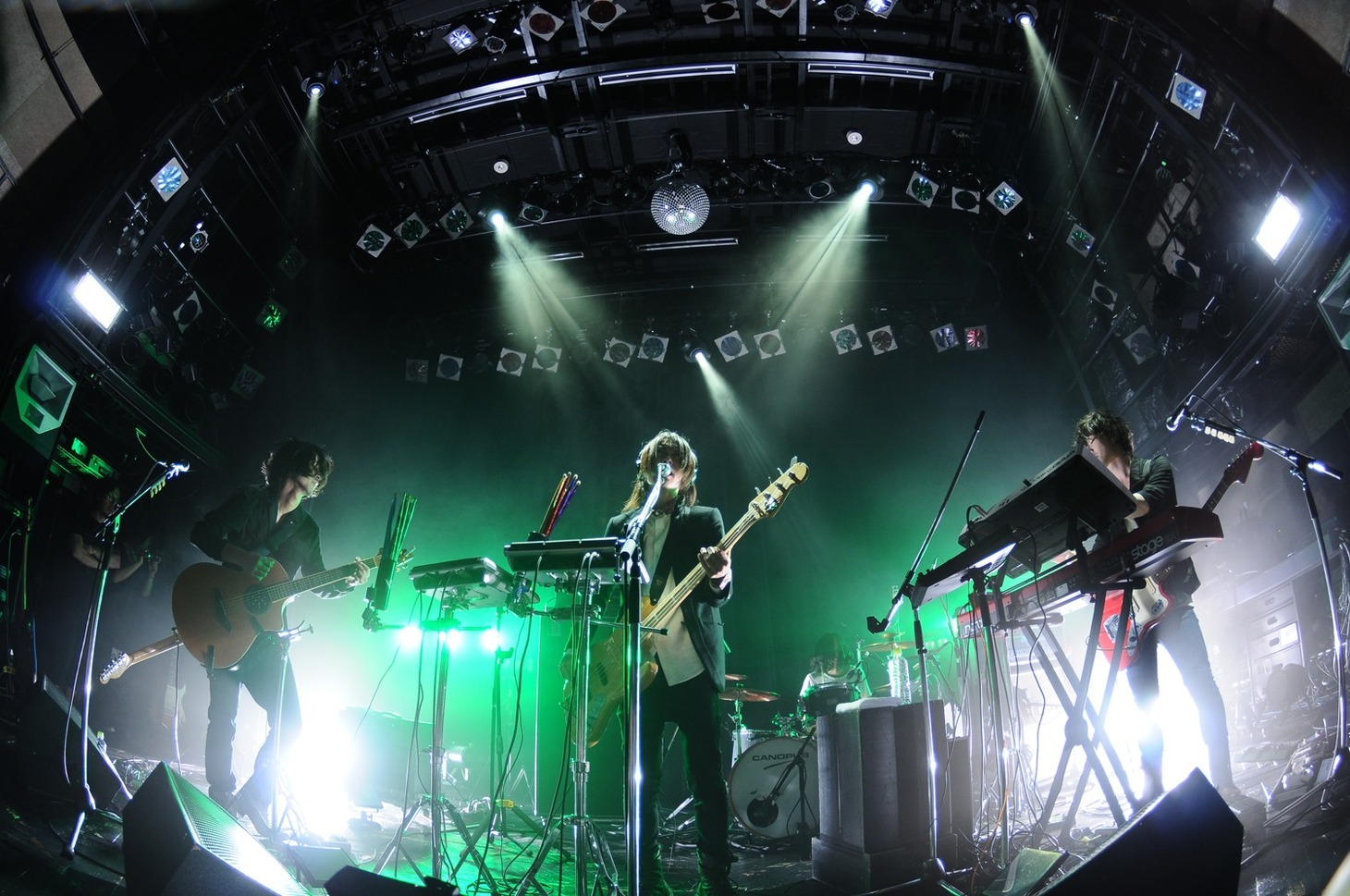 Applicat Spectraワンマンライブ「SPECTACLE ORCHESTRA」の様子。