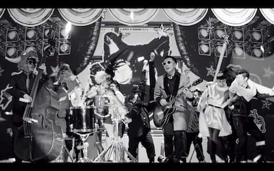 「女神のKISS」ビデオクリップのワンシーン。