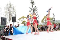 水鉄砲を手にはしゃぐスマイレージのメンバーたち。