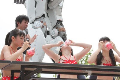 勝利を手にするために無理矢理かき込む猛者も。