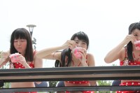 普段は見られない表情を浮かべるスマイレージの面々。