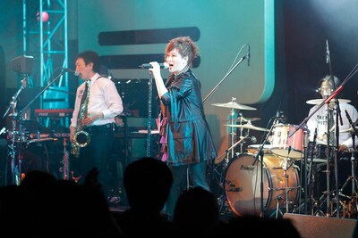 写真は4月3日に東京・渋谷duo MUSIC EXCHANGEで行われた「ライブハウスツアー2012"セレンディピティー～人生はステージだ !!～"」の模様。
