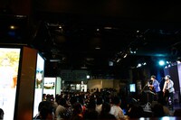 アコースティックライブ実施中の会場の様子。（Photo by 木村篤史）