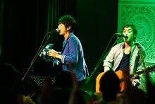 「夏色」を演奏するゆず。（Photo by 木村篤史）