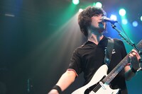 山中さわお（写真）は鈴木淳とのコンビで出演。オリジナルのみならずカバー曲の演奏も考えているという。