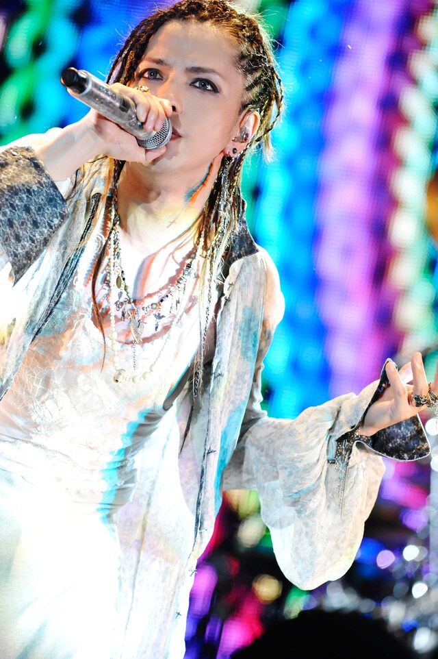 今週の人気の画像1位は「L'Arc-en-Ciel、初ジャカルタ公演を1万7000人が歓迎」より、hyde。