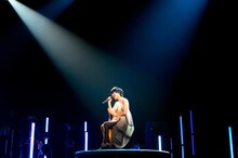 写真は4月29日に行われた「Salyu Tour 2012 photogenic」最終公演の様子。