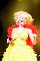 写真は4月29日に行われた「Salyu Tour 2012 photogenic」最終公演の様子。