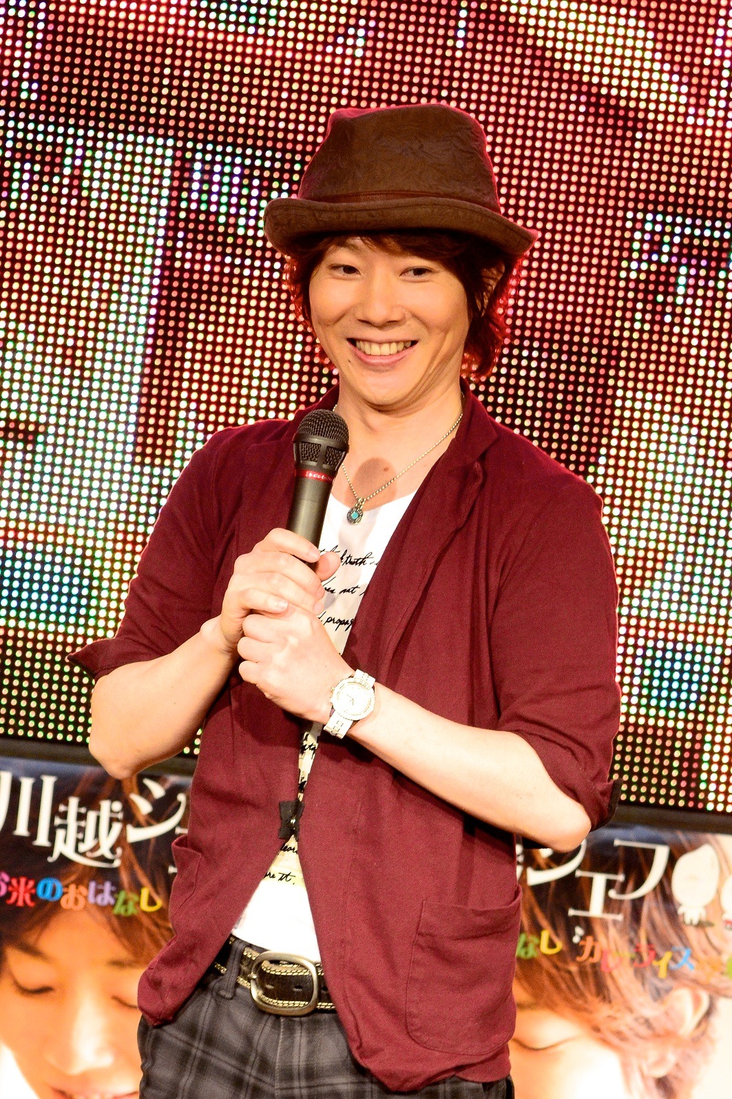 ファンの前に笑顔で姿を現した川越シェフ。