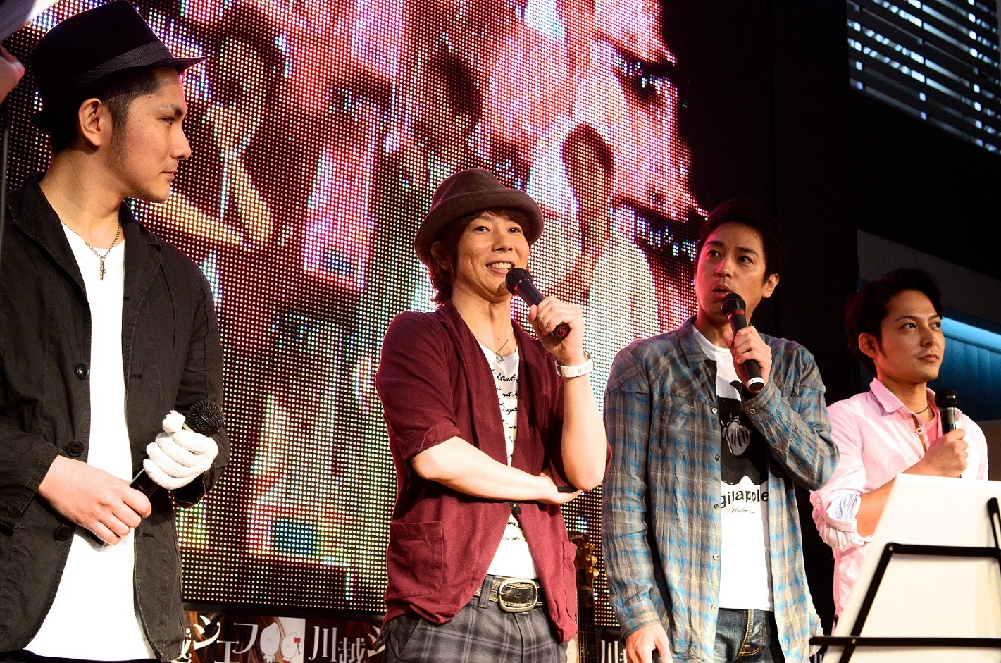 写真左からABOTTOレオ、川越シェフ、徳井義実、柏原収史。