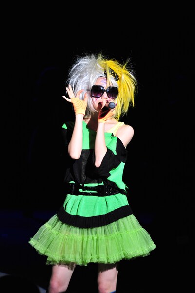 クールにキメるリカー・ダダ。