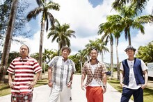 ケツメイシの新たなアーティスト写真は夏モード全開。