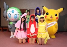 玉井詩織（写真前列右）は「ももクロとポケモンは、部屋を明るくして見ろよ！」と忠告していた。