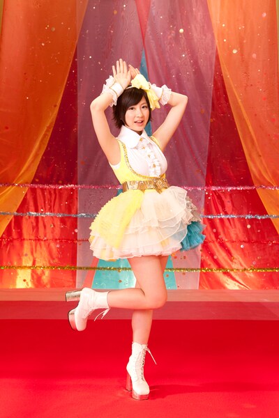 「えれぴょん」PVでは“えれぴょんポーズ”（写真）を披露。