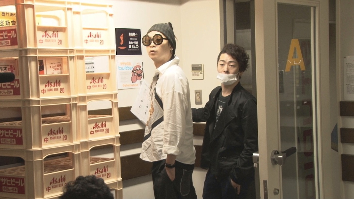 ライブ会場の島村楽器水戸マイム店に到着したメンバーたち。