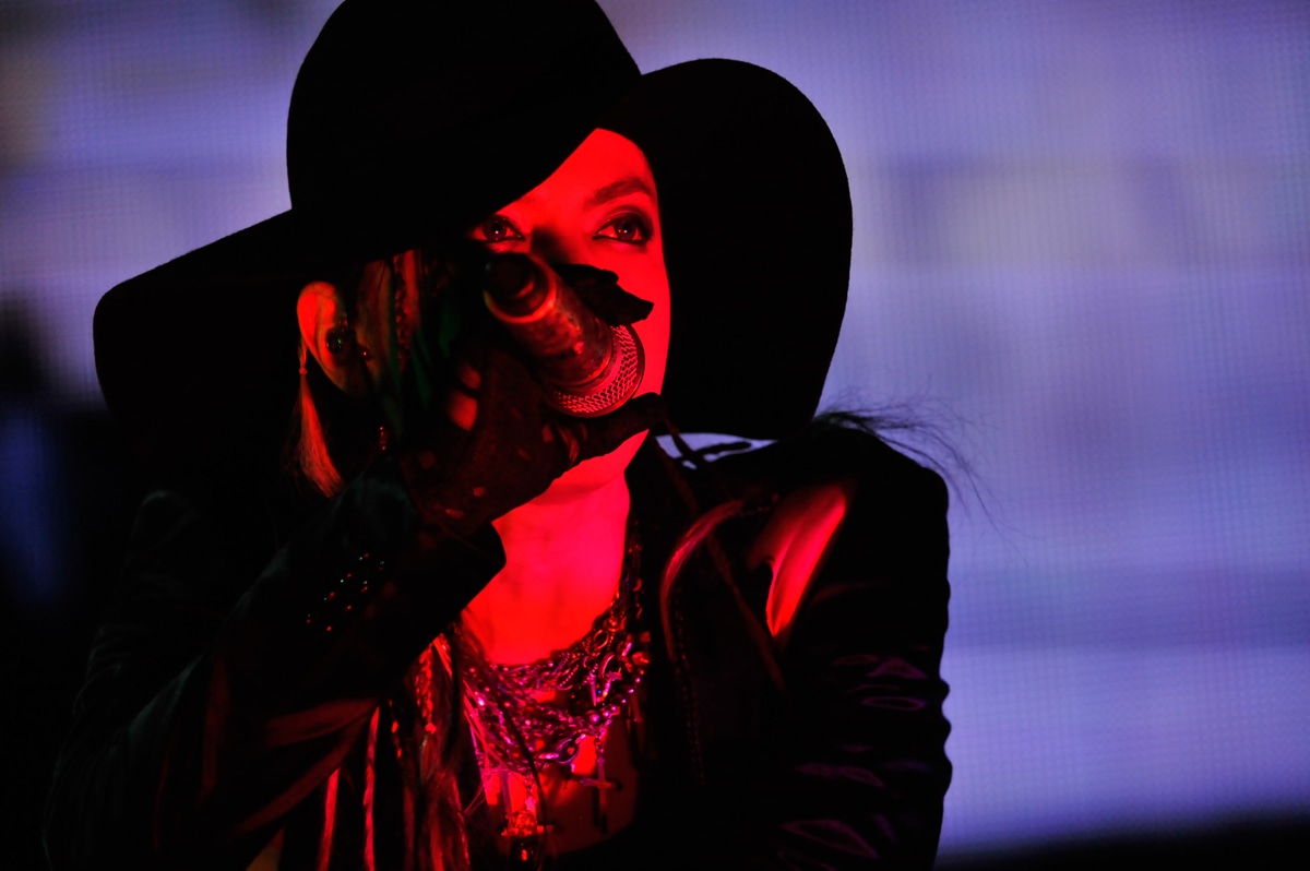 今週の人気の画像3位は「L'Arc-en-Cielソウル公演、hydeが“因縁の対決”に決着」より、hyde。