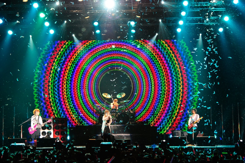 写真はL'Arc-en-Cielのソウル公演の模様。