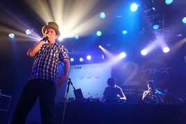 電気グルーヴ×ギターウルフ「キューン20」で狂乱ライブ