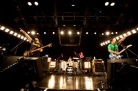 ライブの途中ではアコースティックコーナーも展開され、しっとりした空気が会場にもたらされた。（撮影：山本倫子）