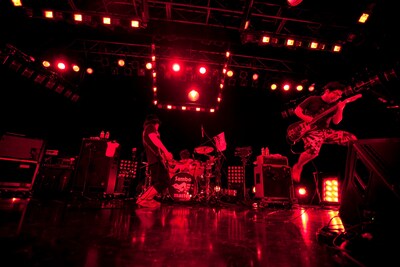 山口隆（写真右）はライブ終盤に「ホント恐ろしいくらいのライブでしたね。なかなかこんなすごいのはないね」と興奮気味にコメントした。（撮影：山本倫子）