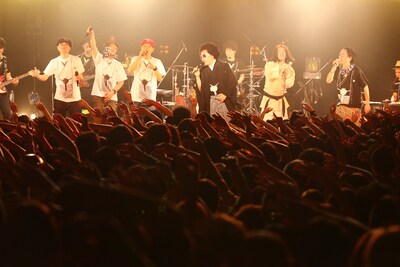 写真左より足軽先生、MC末裔、MC四天王、レキシ、Deyonna（仮）、シャカッチ（撮影：橋本塁）。