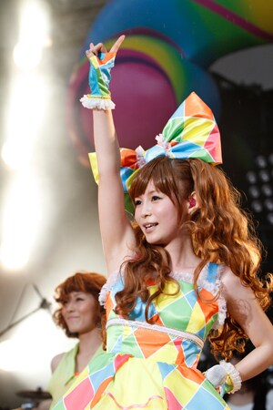 写真は5月5日に行われたライブ「10元突破！SHOKO NAKAGAWA LV UP LIVE 超☆野音祭」日比谷野外大音楽堂公演の様子。