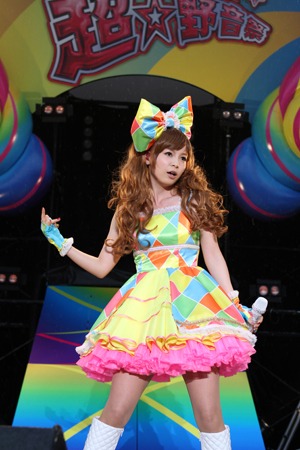 写真は5月5日に行われたライブ「10元突破！SHOKO NAKAGAWA LV UP LIVE 超☆野音祭」日比谷野外大音楽堂公演の様子。