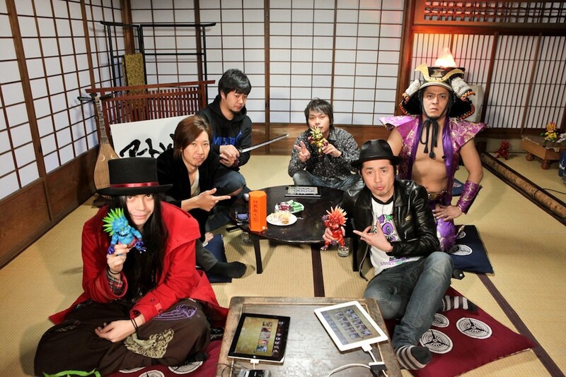 「闇夜の百鬼大戦絵巻」収録後のヒトコマ。（撮影：西槇太一）