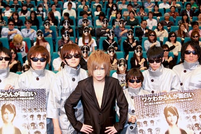 試写会直前には観客と一緒に記念撮影も。