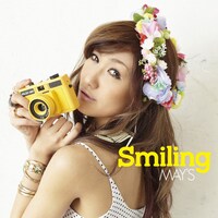 写真はアルバム「Smiling」ジャケット。