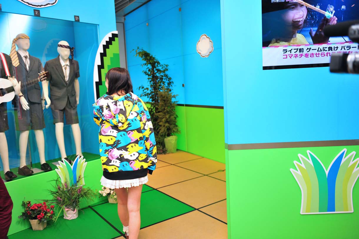 「ももクロ大冒険」を見学する高城れに。