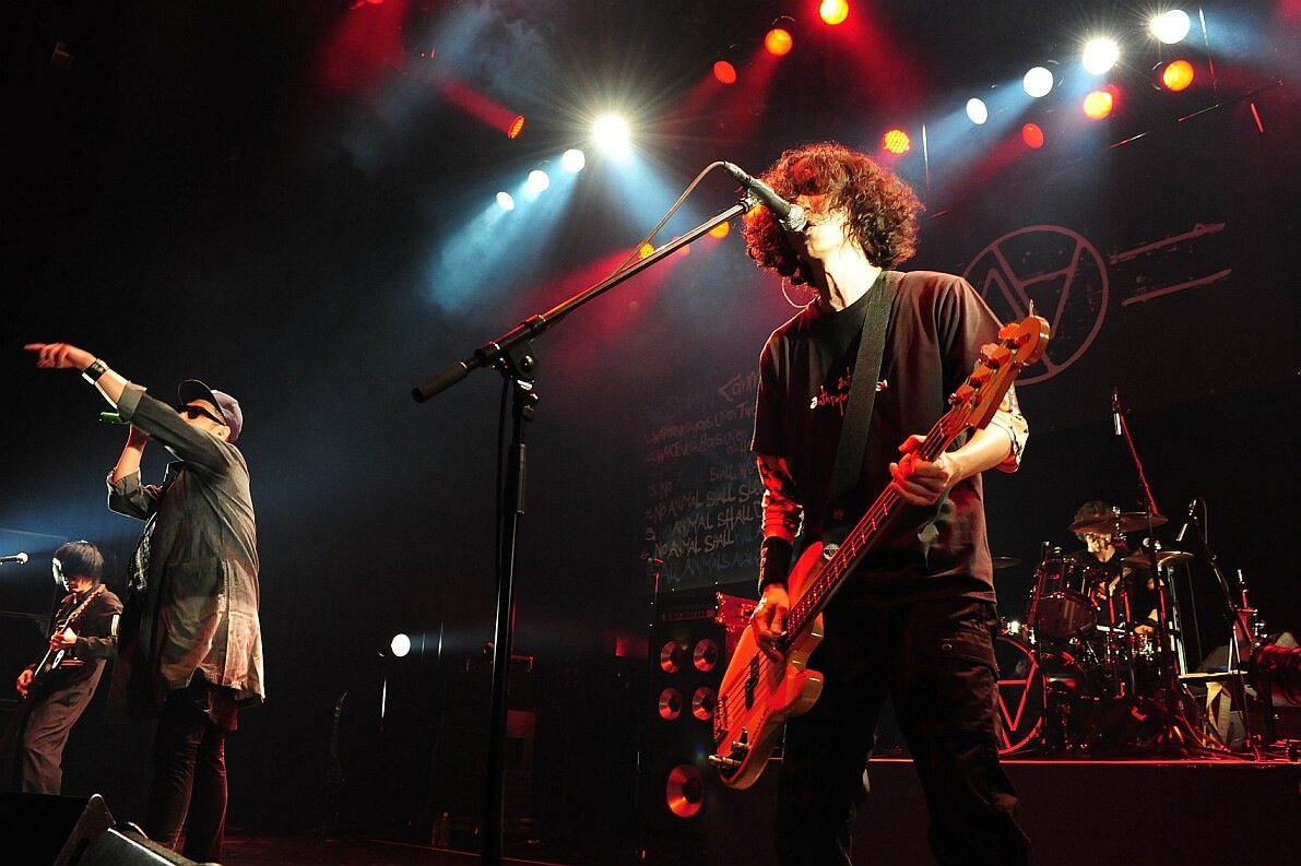 満員blitzを圧倒した Tour 3 最終公演 音楽ナタリー 満員blitzを圧倒した Tour 3 最終公演 音楽ナタリー