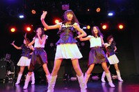 「東京女子流 2nd JAPAN TOUR 2012 ～Limited addiction～」の様子。
