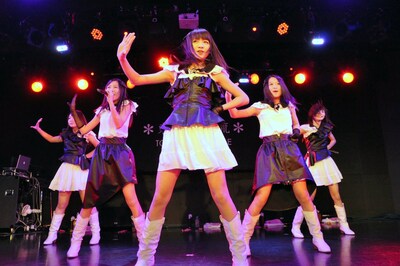「東京女子流 2nd JAPAN TOUR 2012 ～Limited addiction～」の様子。